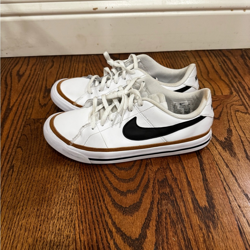 Nike court legacy